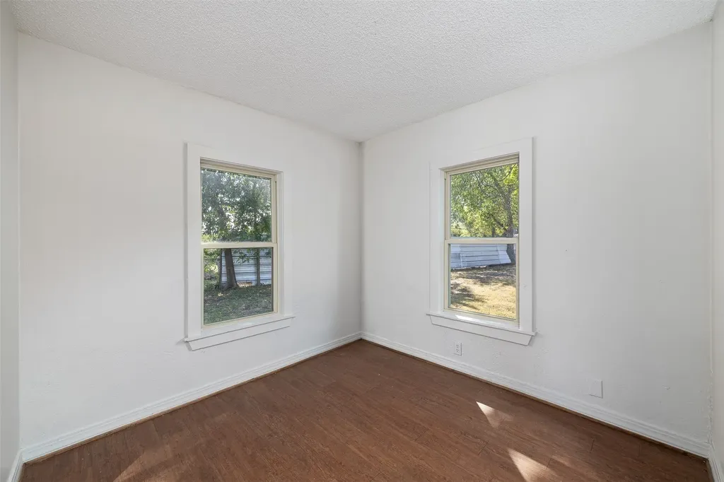 102 San Saba Avenue Benbrook TX 76126