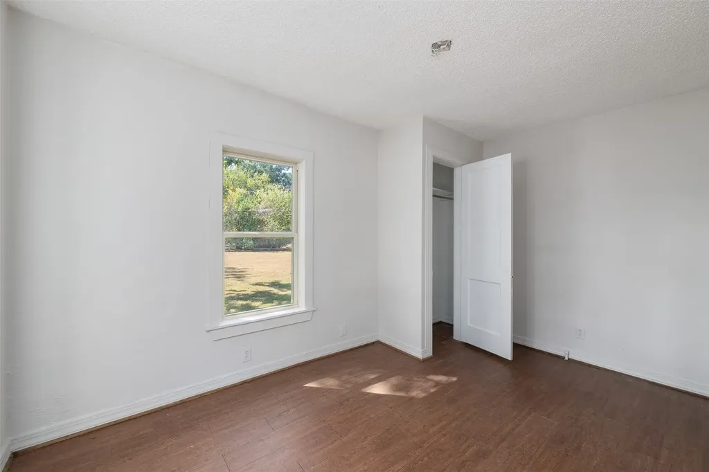 102 San Saba Avenue Benbrook TX 76126