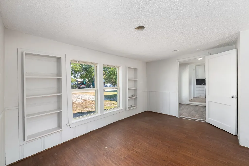102 San Saba Avenue Benbrook TX 76126