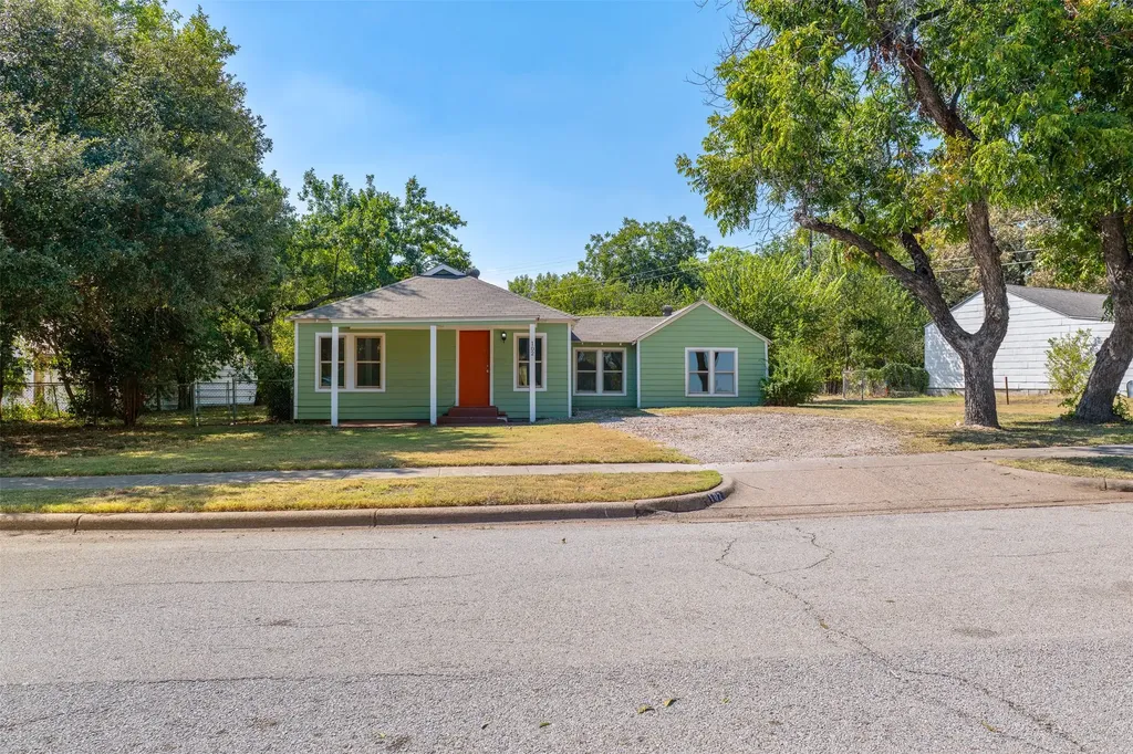 102 San Saba Avenue Benbrook TX 76126