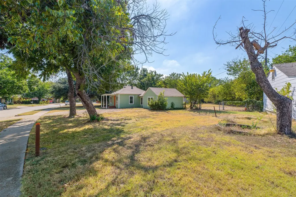 102 San Saba Avenue Benbrook TX 76126