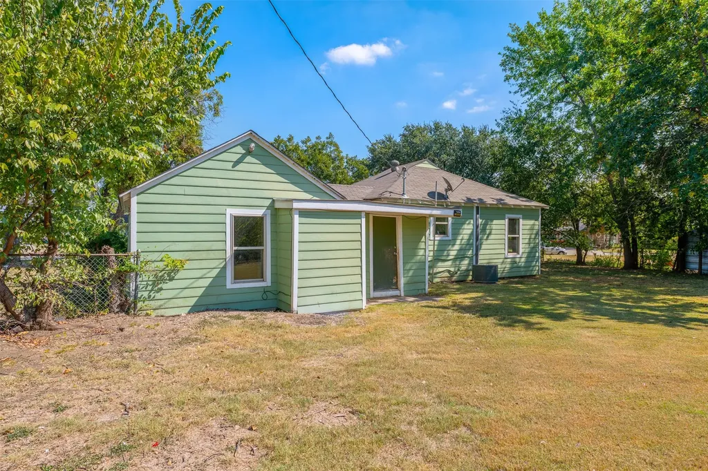 102 San Saba Avenue Benbrook TX 76126