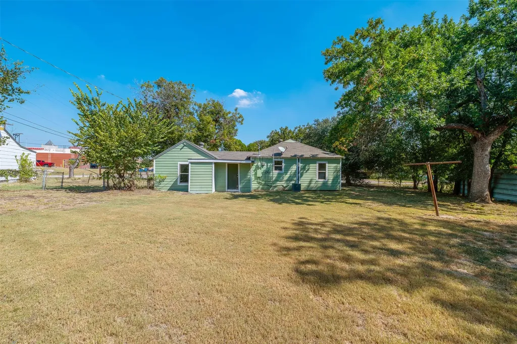 102 San Saba Avenue Benbrook TX 76126