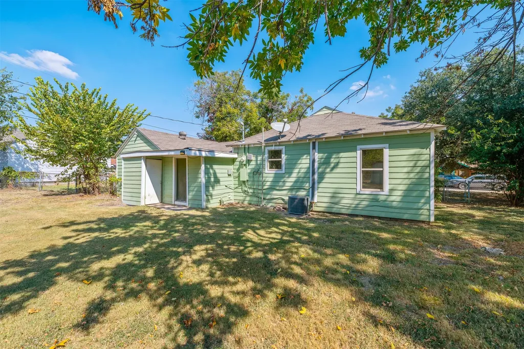 102 San Saba Avenue Benbrook TX 76126
