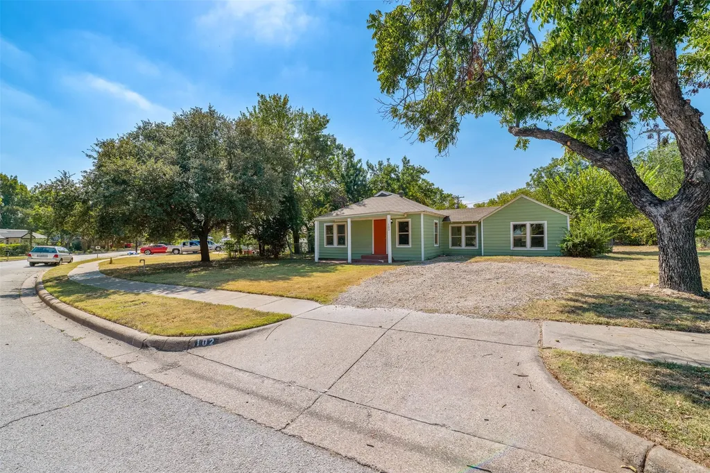 102 San Saba Avenue Benbrook TX 76126