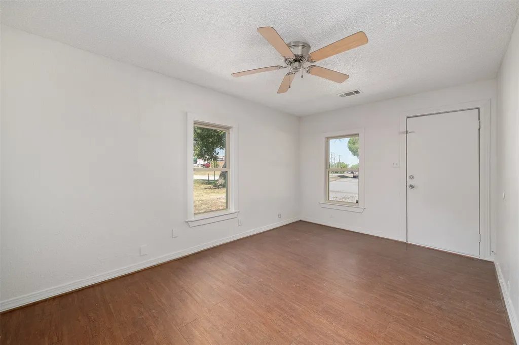 102 San Saba Avenue Benbrook TX 76126