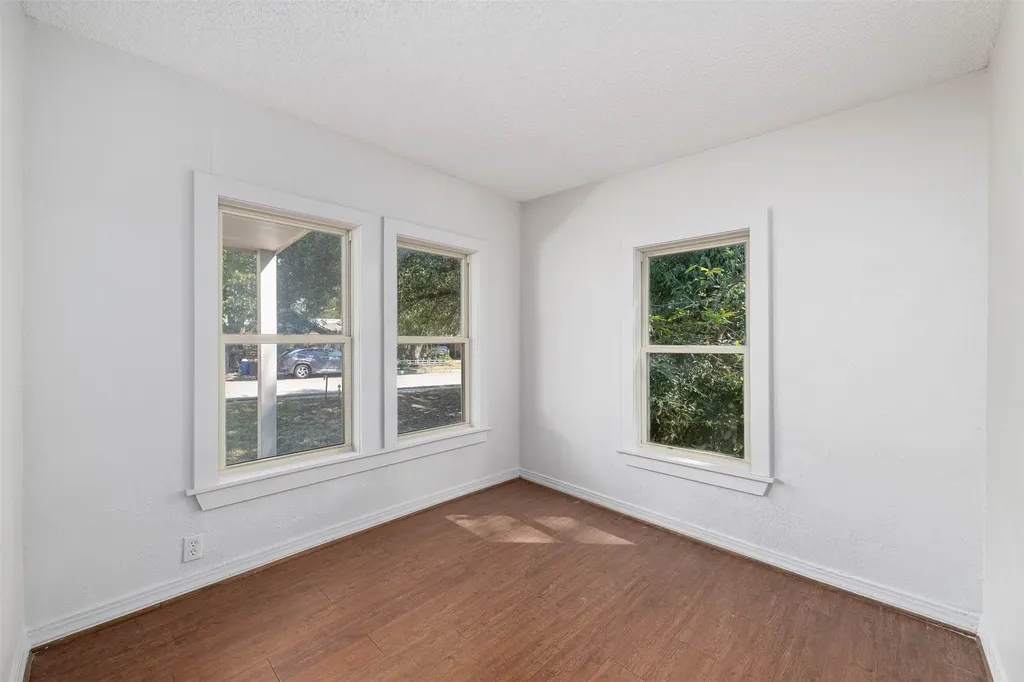 102 San Saba Avenue Benbrook TX 76126