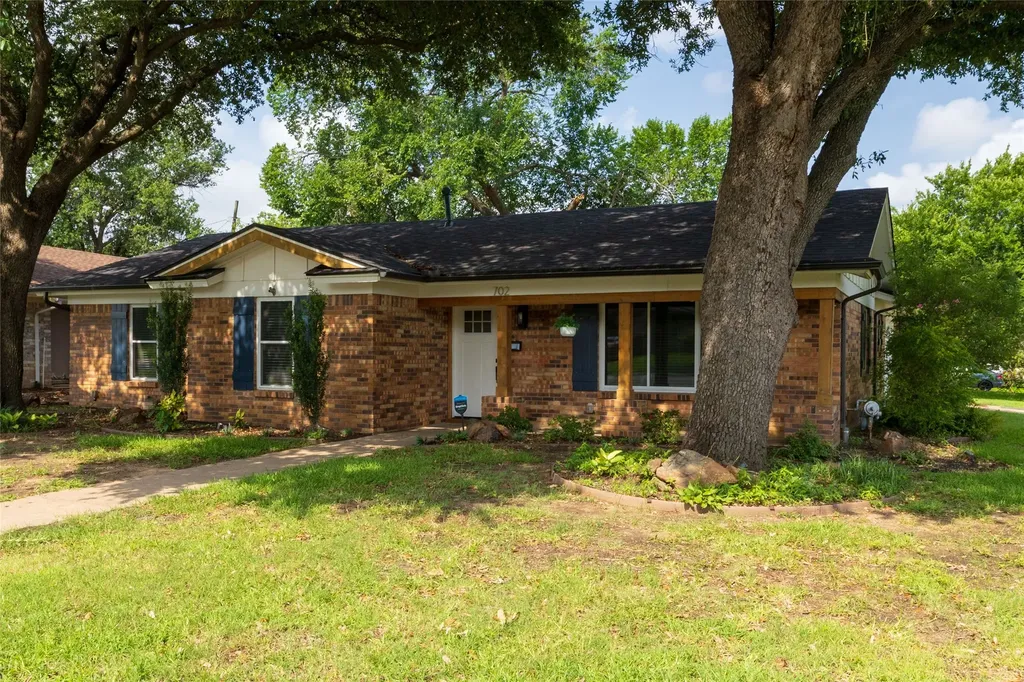 702 Commerce Street Euless TX 76040