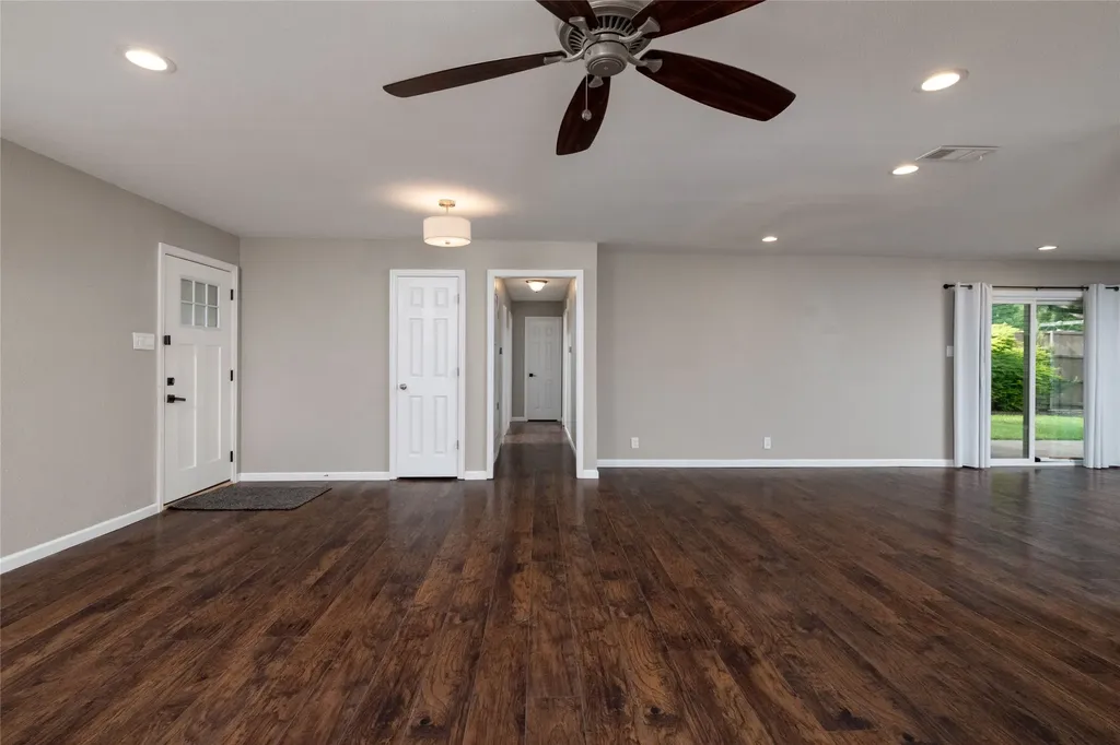 702 Commerce Street Euless TX 76040