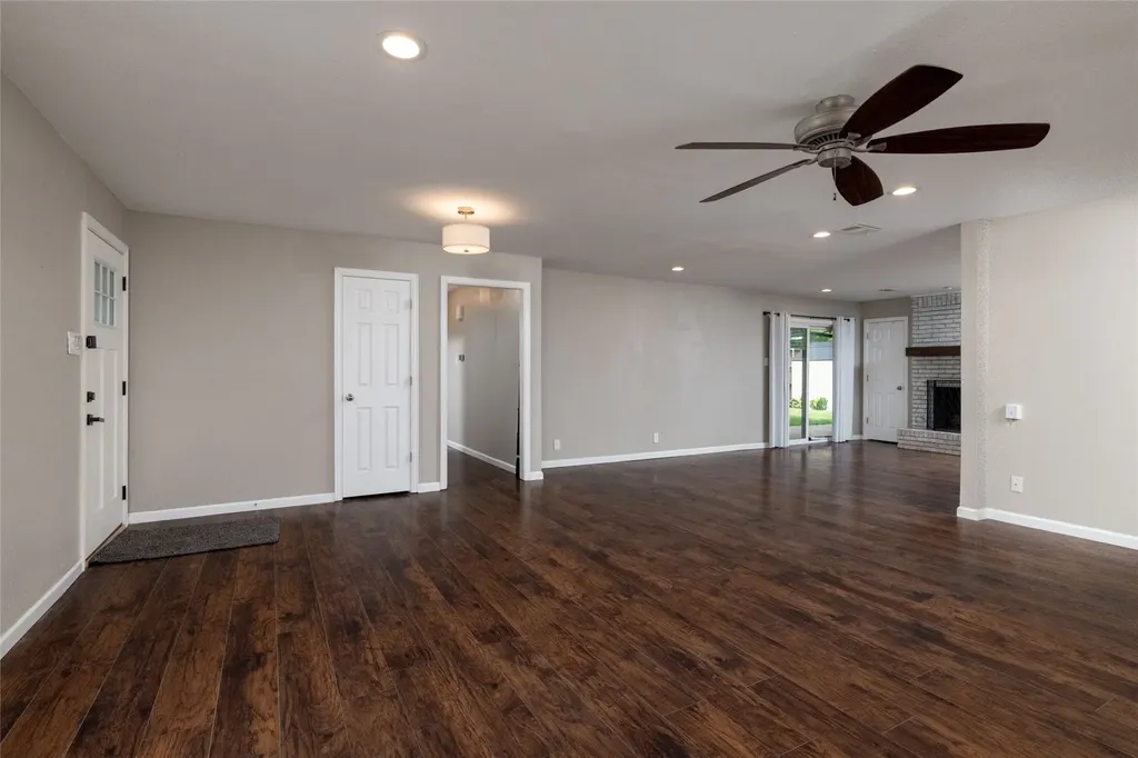 702 Commerce Street Euless TX 76040