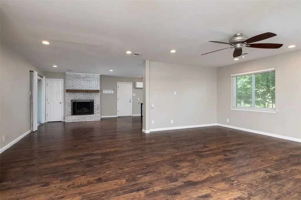 702 Commerce Street Euless TX 76040