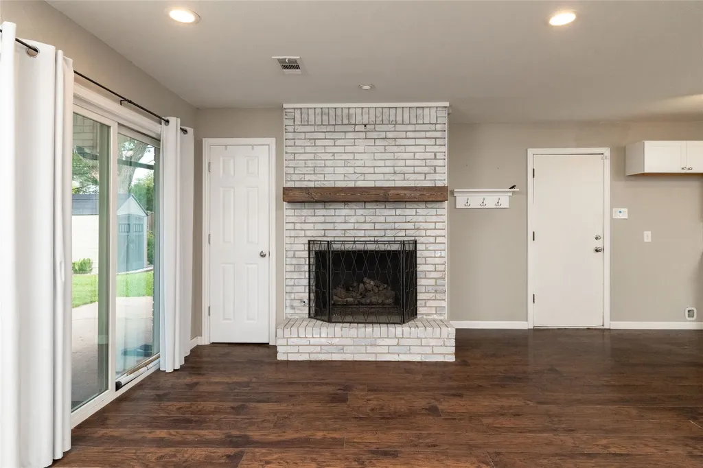 702 Commerce Street Euless TX 76040