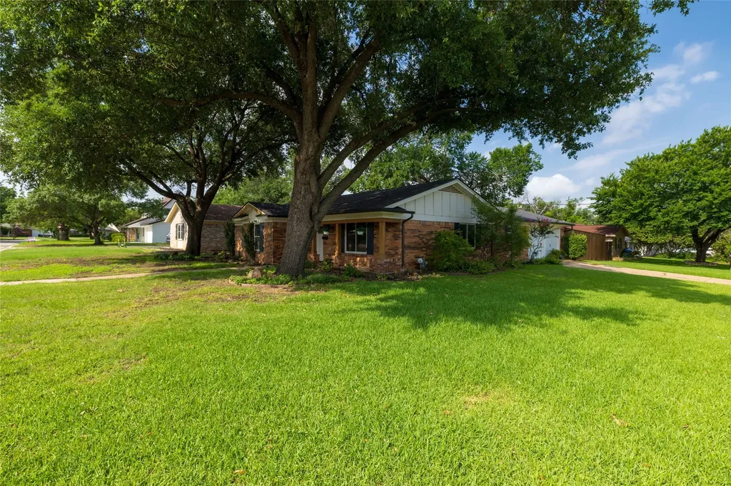702 Commerce Street Euless TX 76040