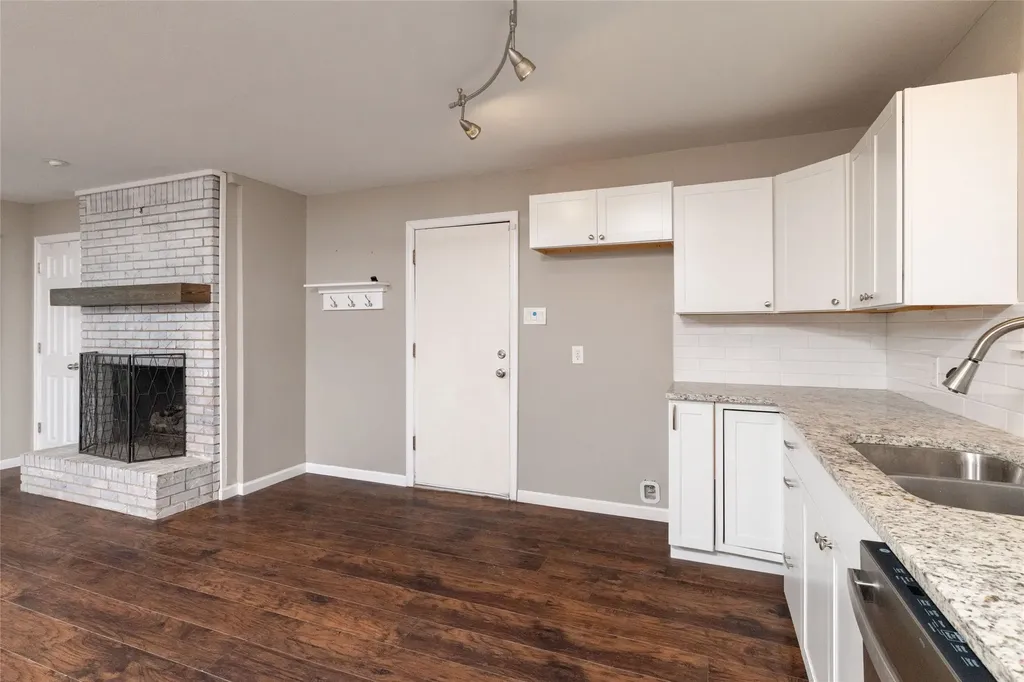 702 Commerce Street Euless TX 76040