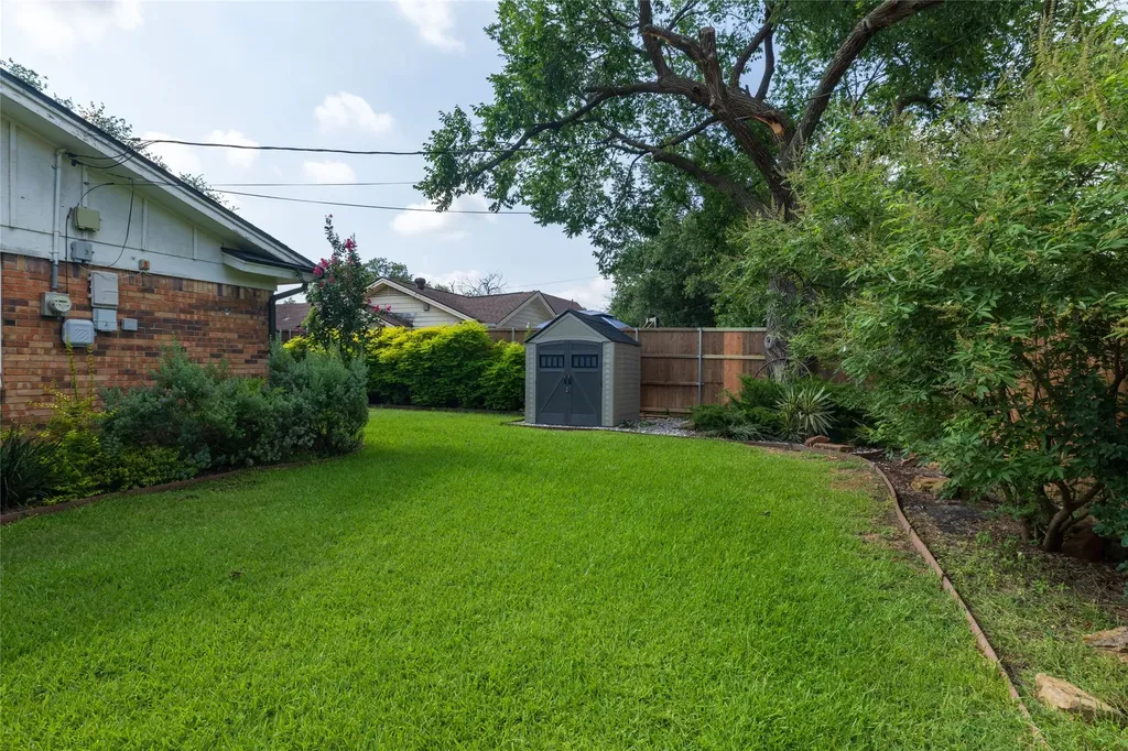 702 Commerce Street Euless TX 76040