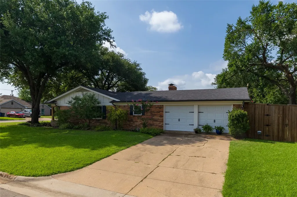 702 Commerce Street Euless TX 76040