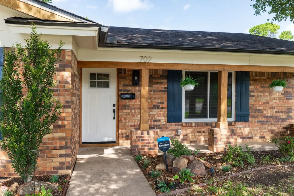 702 Commerce Street Euless TX 76040