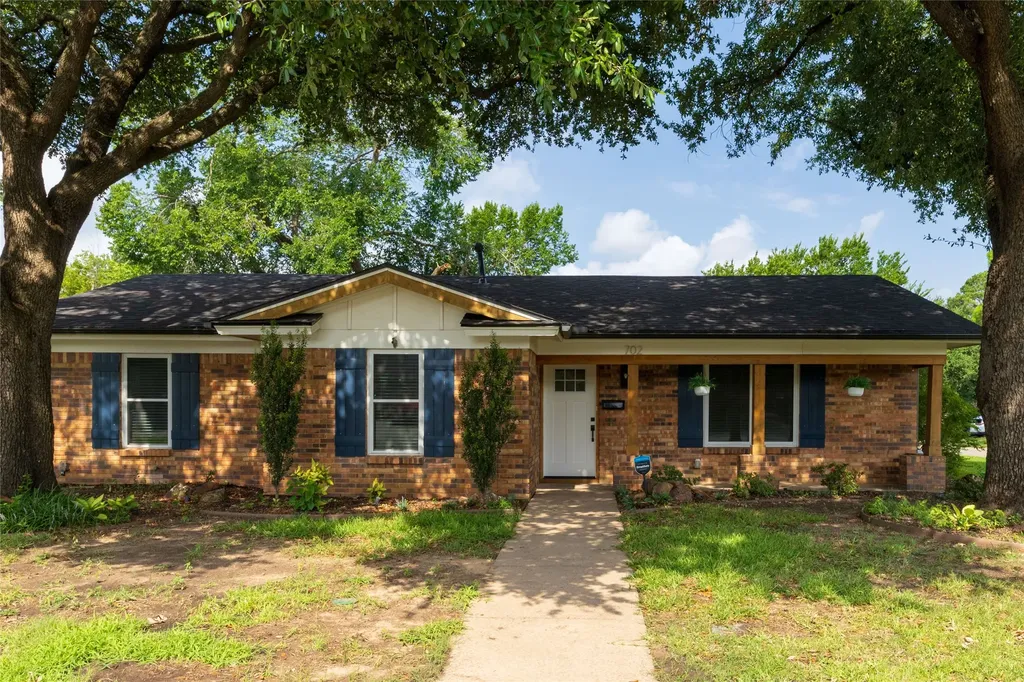 702 Commerce Street Euless TX 76040