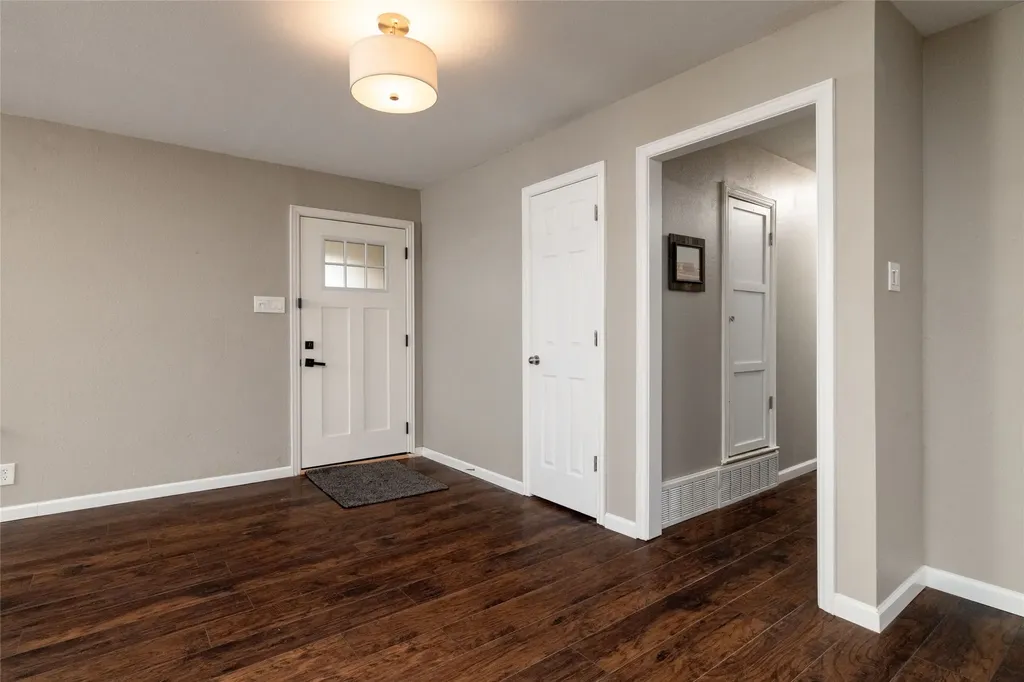 702 Commerce Street Euless TX 76040