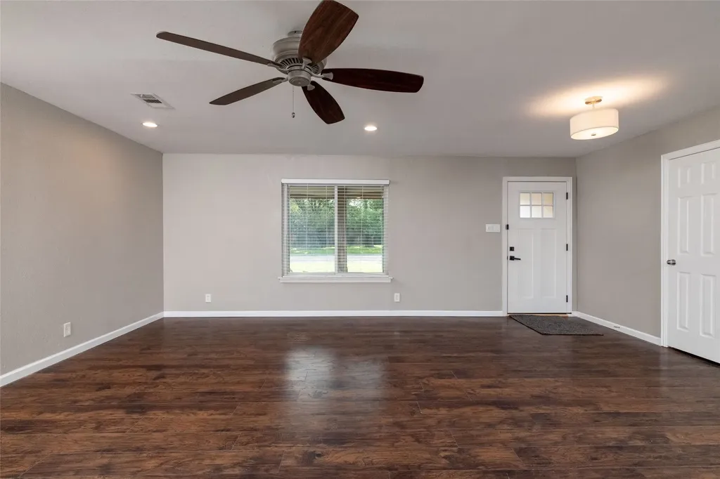 702 Commerce Street Euless TX 76040