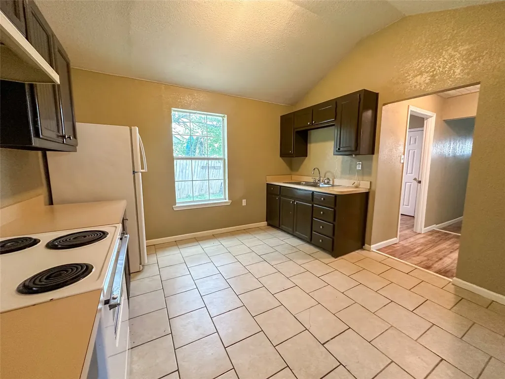 943 N Border Street Cleburne TX 76031