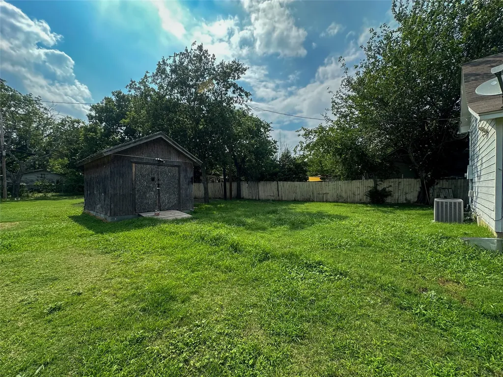 943 N Border Street Cleburne TX 76031