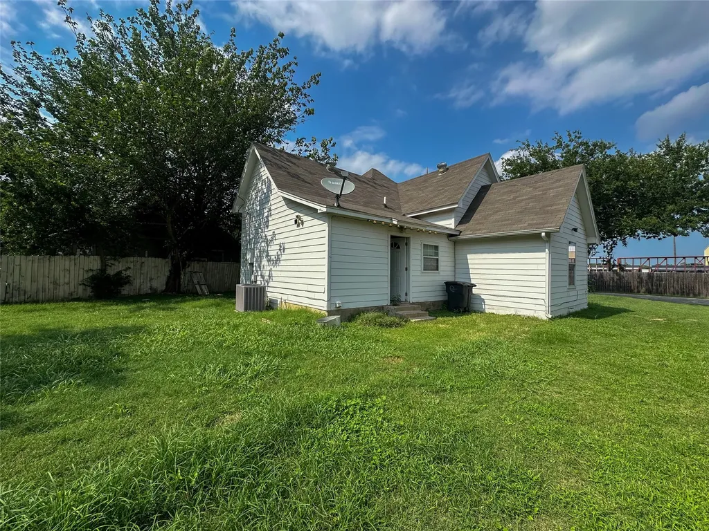 943 N Border Street Cleburne TX 76031