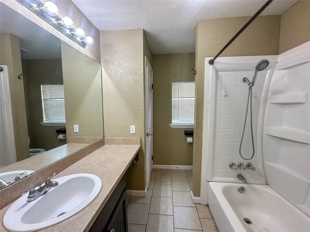 943 N Border Street Cleburne TX 76031