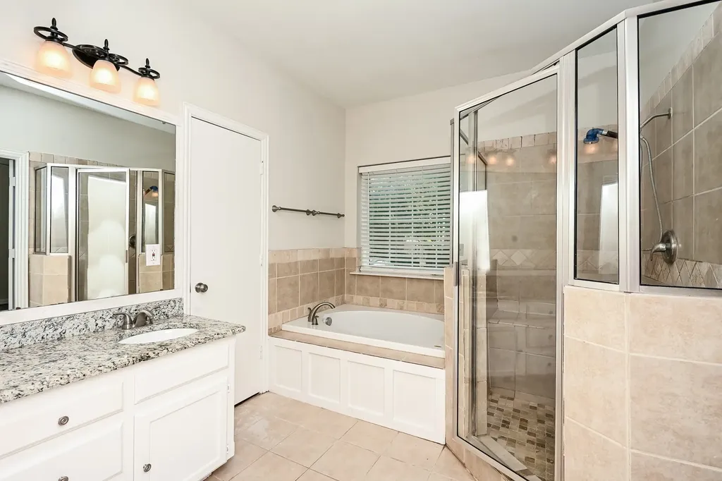 2057 Spinnaker Lane Azle TX 76020
