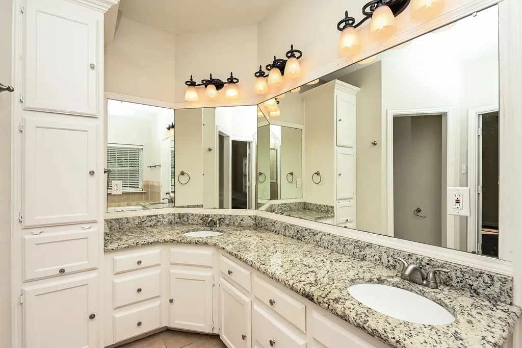 2057 Spinnaker Lane Azle TX 76020