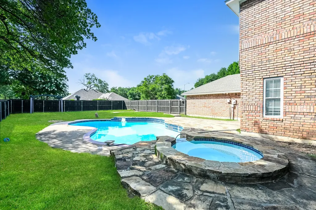 2057 Spinnaker Lane Azle TX 76020
