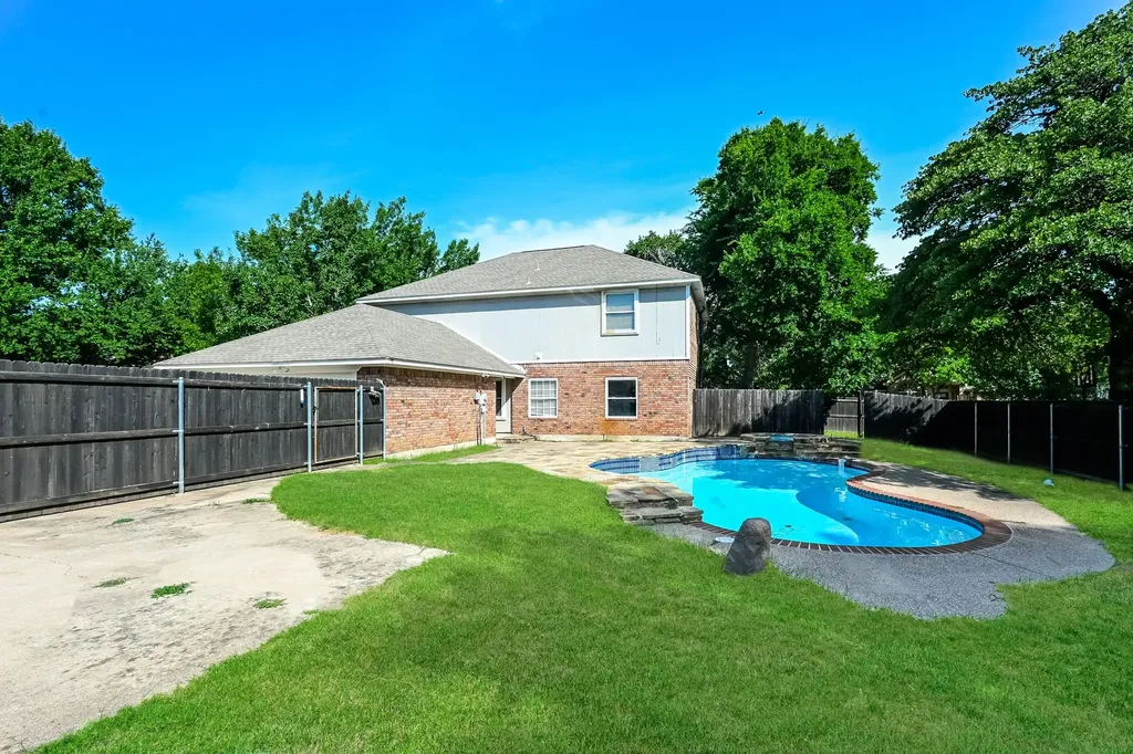 2057 Spinnaker Lane Azle TX 76020