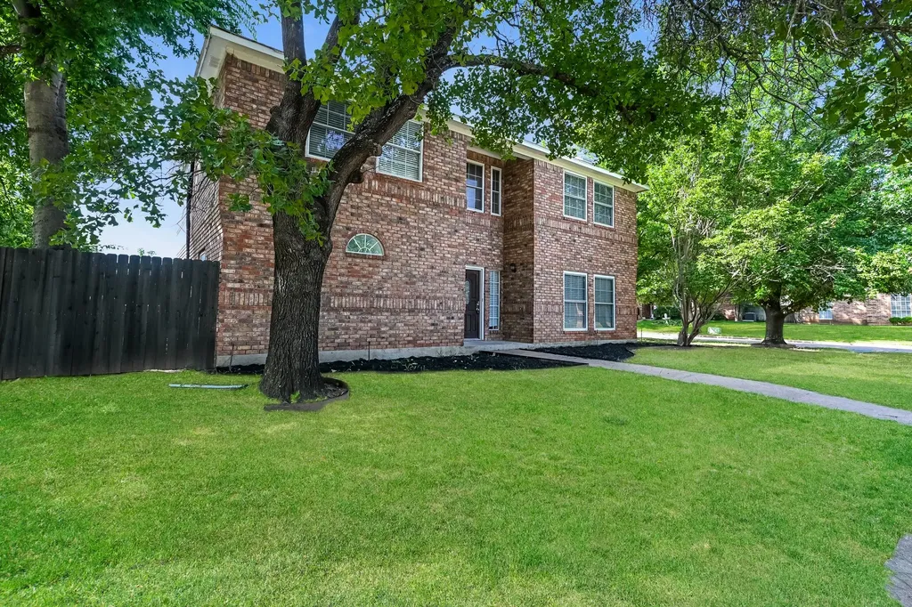 2057 Spinnaker Lane Azle TX 76020