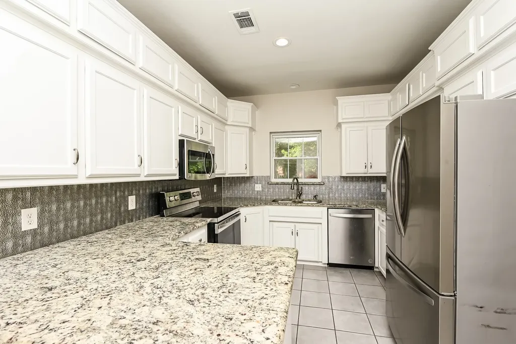 2057 Spinnaker Lane Azle TX 76020