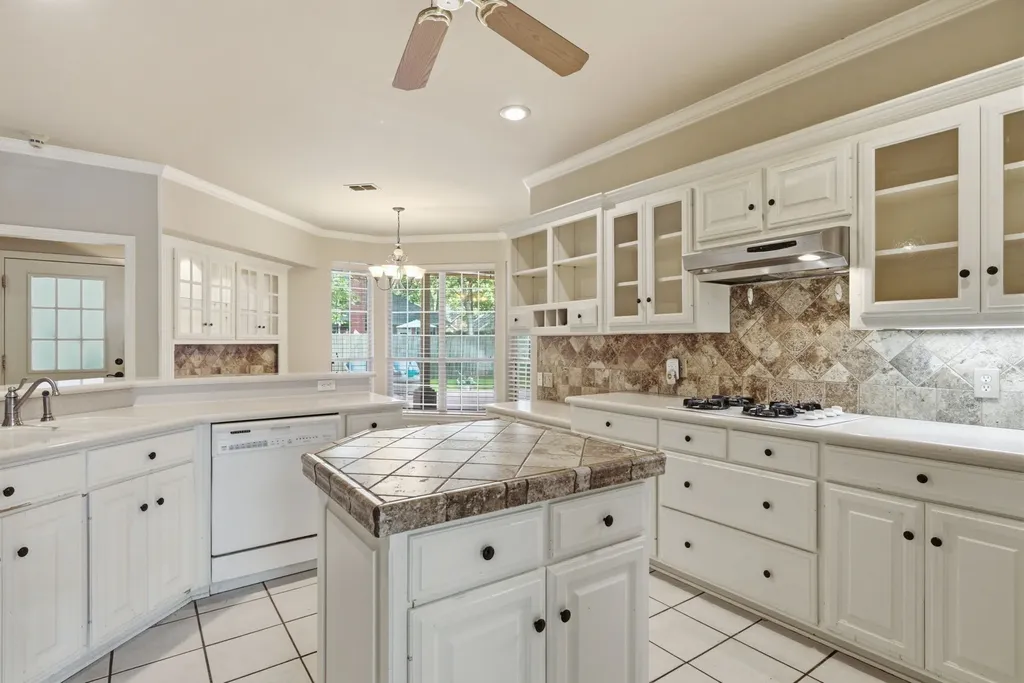 4117 Hollow Oak Circle Tyler TX 75707