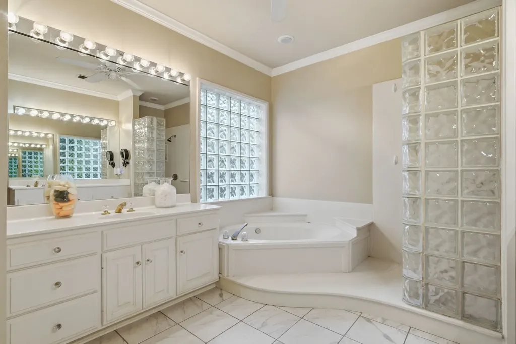 4117 Hollow Oak Circle Tyler TX 75707