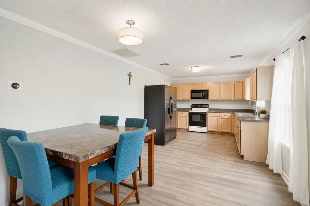 8105 Montecito Drive Denton TX 76210