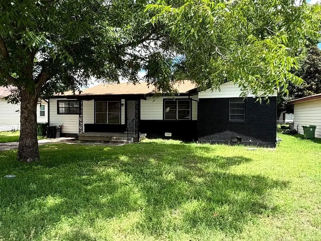 780 Betty Lane Hurst TX 76053