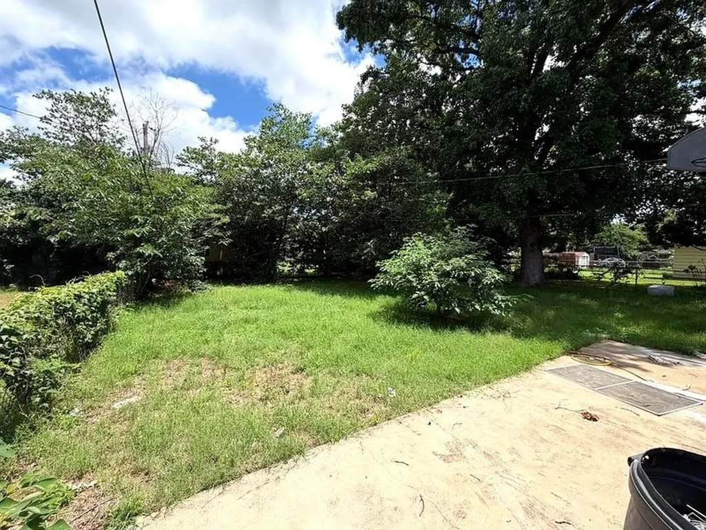 780 Betty Lane Hurst TX 76053