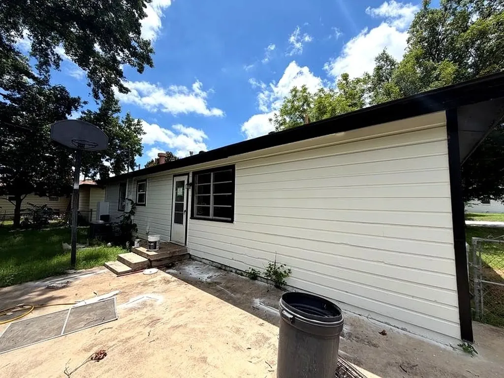 780 Betty Lane Hurst TX 76053