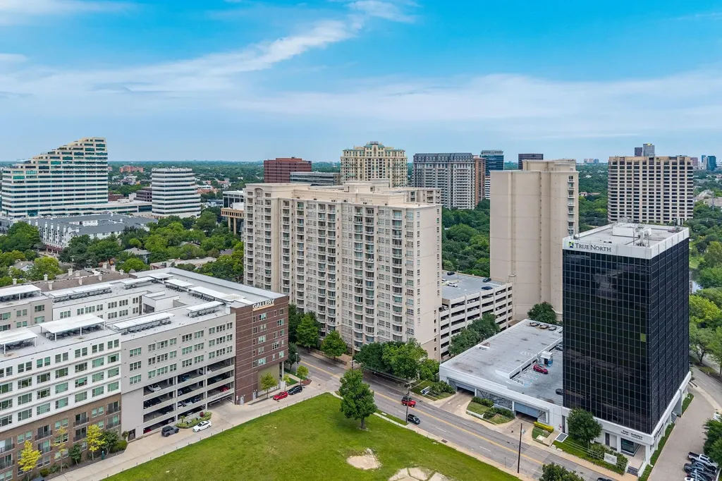 3225 Turtle Creek Boulevard Dallas TX 75219
