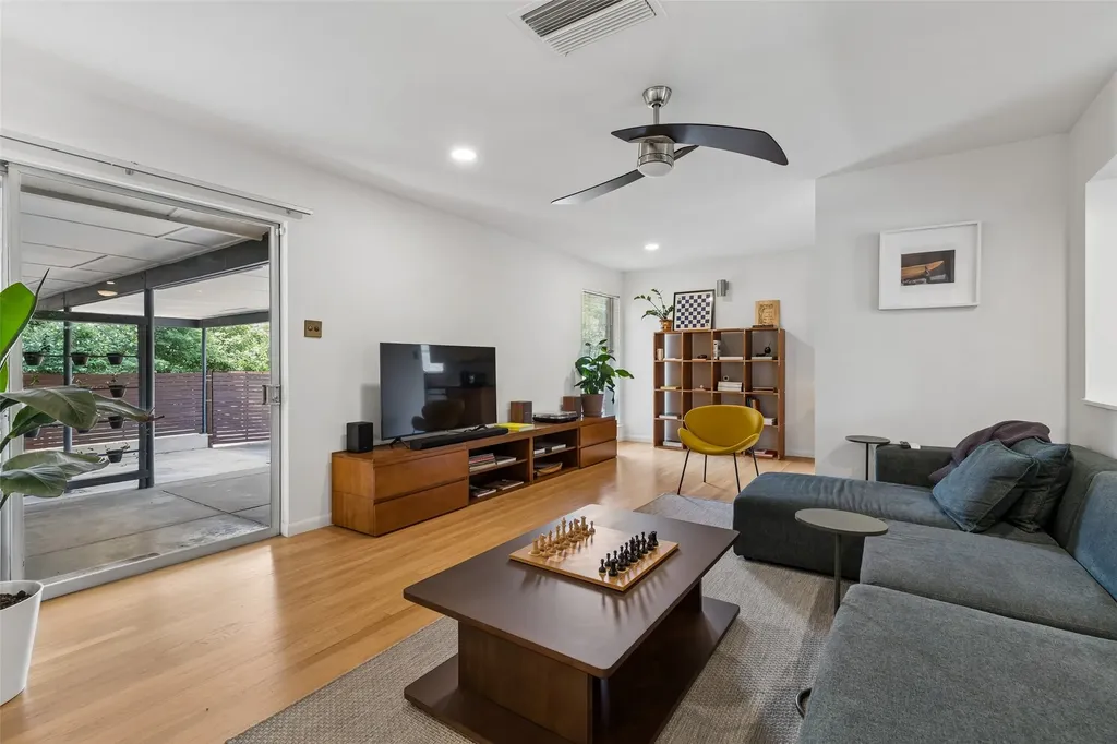 11008 Quail Run Street Dallas TX 75238