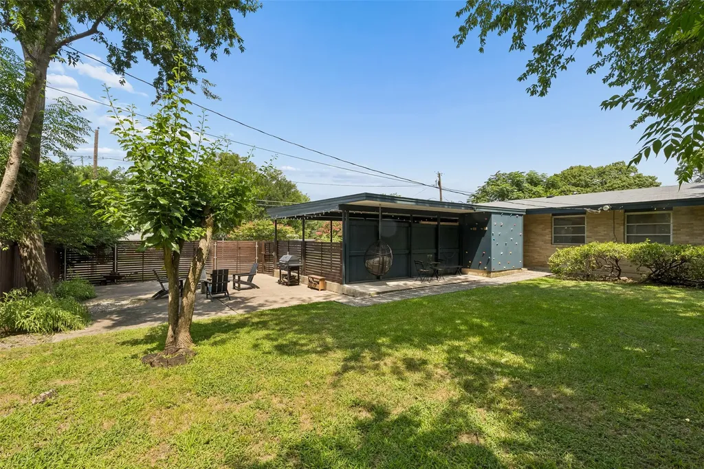 11008 Quail Run Street Dallas TX 75238