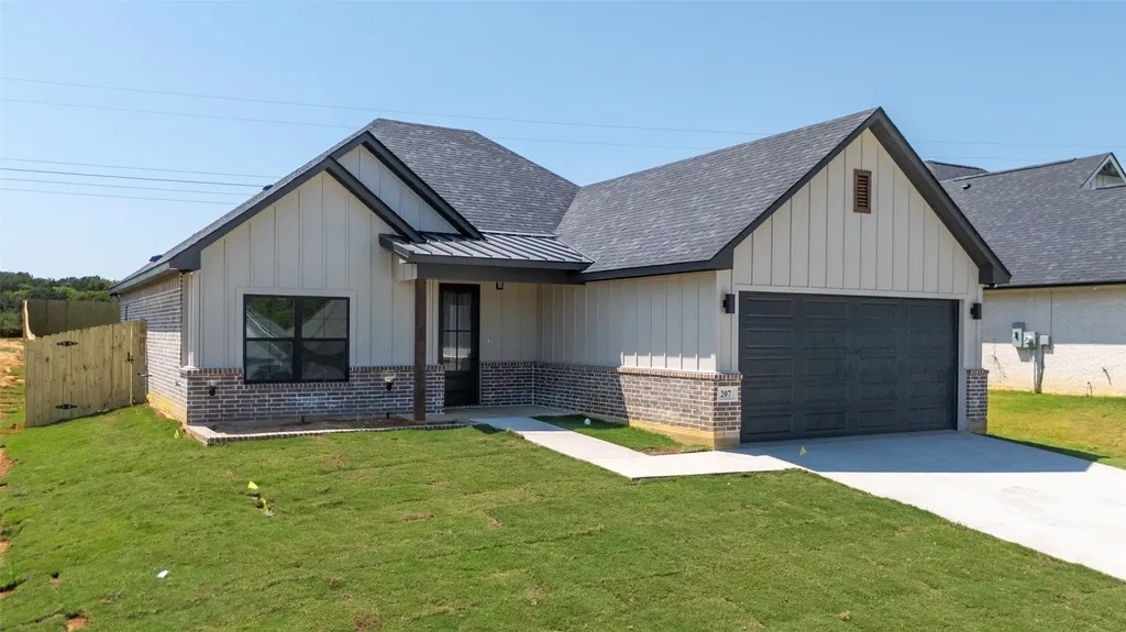 207 Sides Boulevard Bullard TX 75757