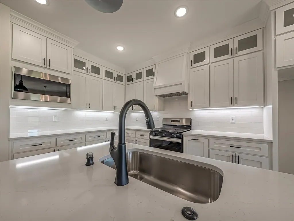 207 Sides Boulevard Bullard TX 75757