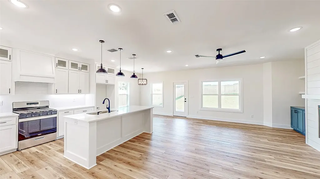 207 Sides Boulevard Bullard TX 75757
