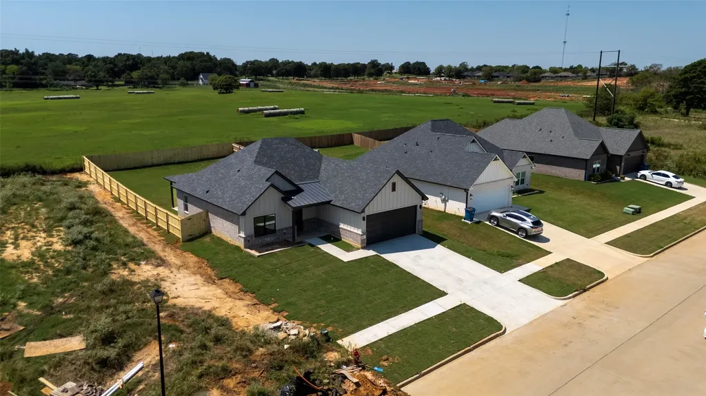 207 Sides Boulevard Bullard TX 75757