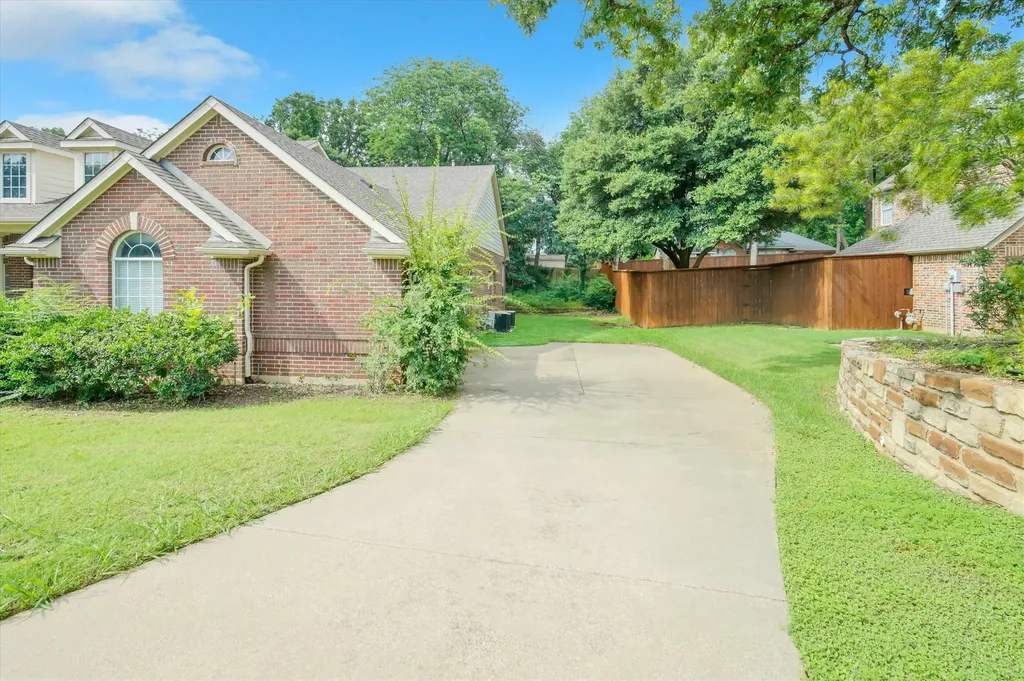 1918 Bridgestone Drive Corinth TX 76210