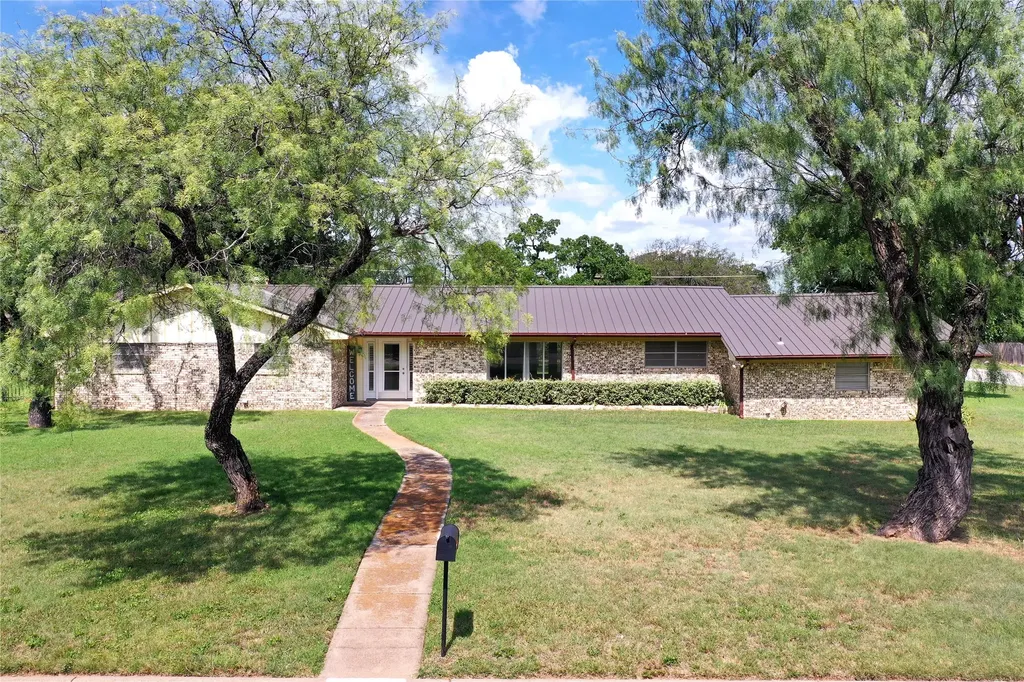 281 Oak Ridge Street Jacksboro TX 76458