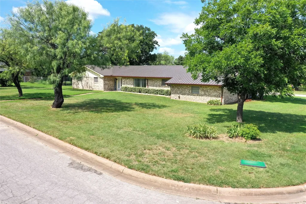 281 Oak Ridge Street Jacksboro TX 76458